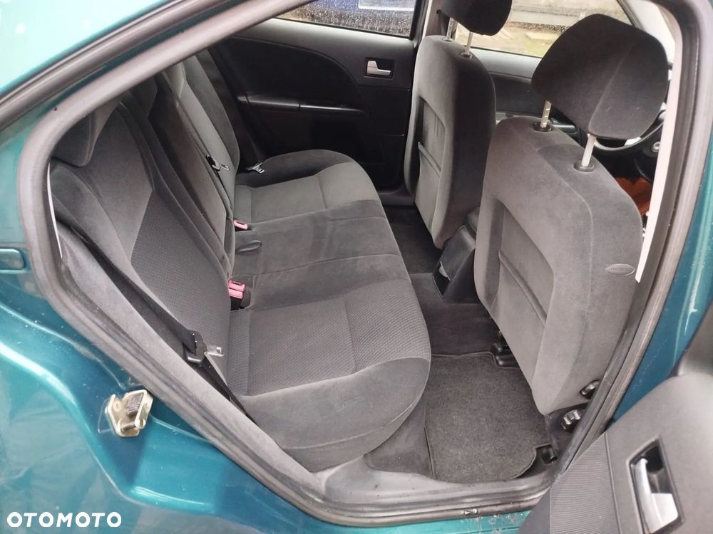 Ford Mondeo 1.8 Ghia - 16