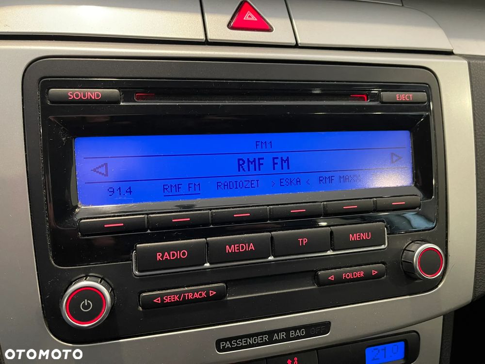 Volkswagen Passat Variant 2.0 TDI DPF BlueMot Comfortline - 16