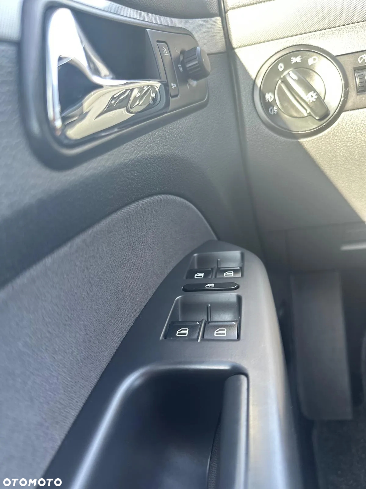 Volkswagen Touran 2.0 TDI DPF Trendline - 14