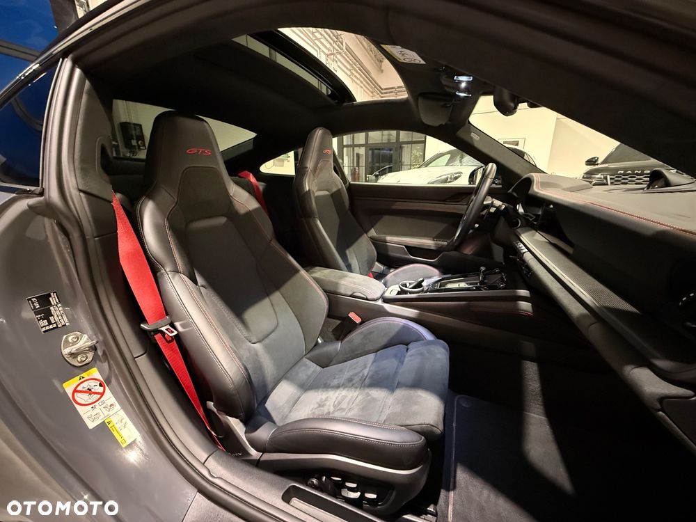 Porsche 911 Carrera T-Hybrid 4 GTS - 17