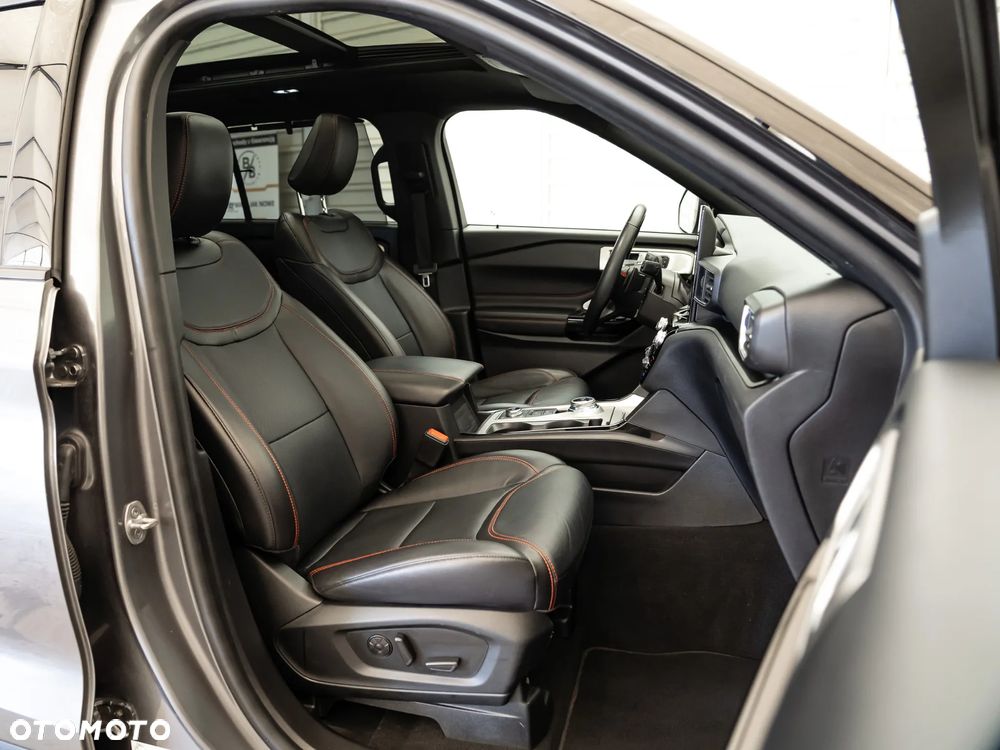 Ford Explorer - 28