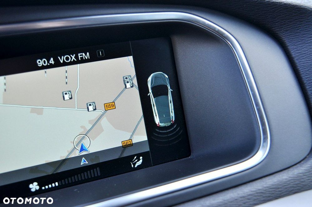 Volvo V40 D2 Momentum - 19