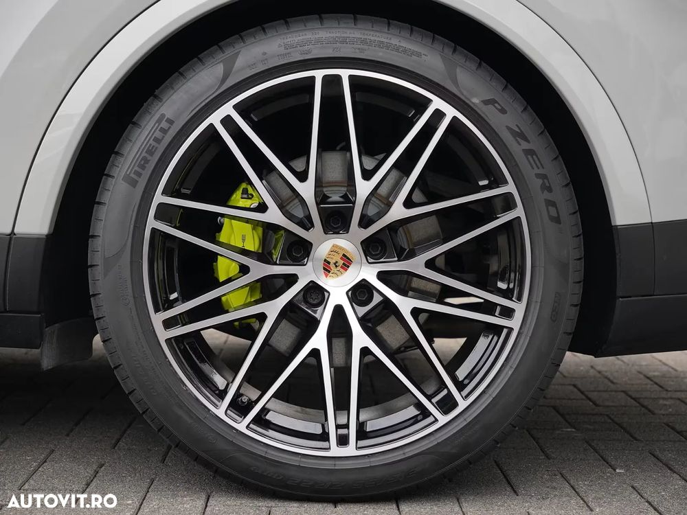 Porsche Cayenne Coupe E-Hybrid - 10