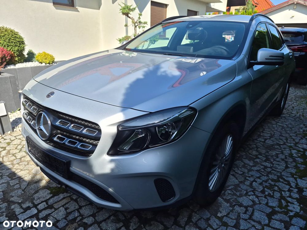 Mercedes-Benz GLA 180 Activity Edition - 3