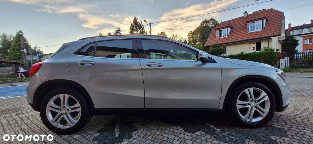 Mercedes-Benz GLA 200 (CDI) d 4-Matic - 4