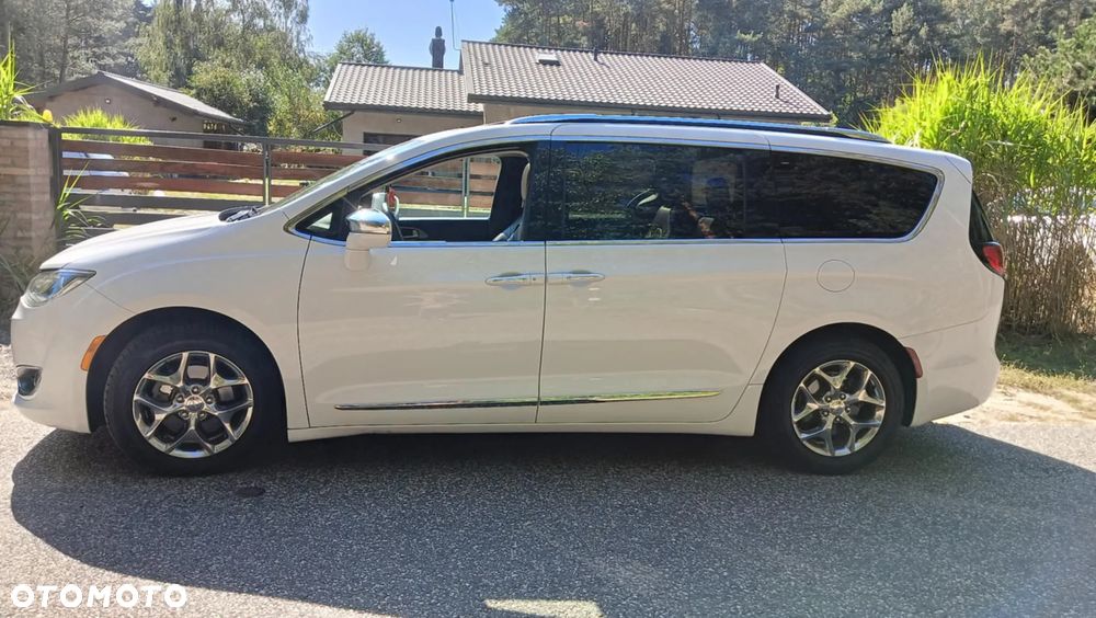 Chrysler Pacifica - 1