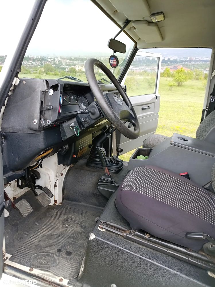Land Rover Defender 110 County SW - 8