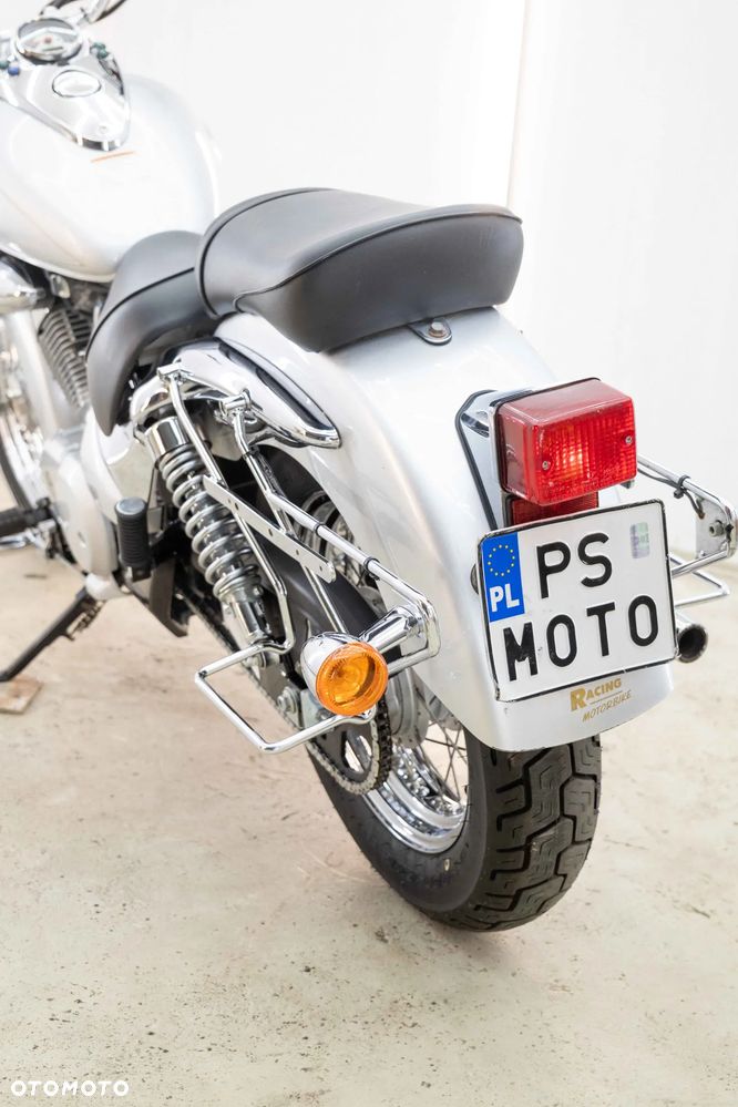 Suzuki Intruder - 17