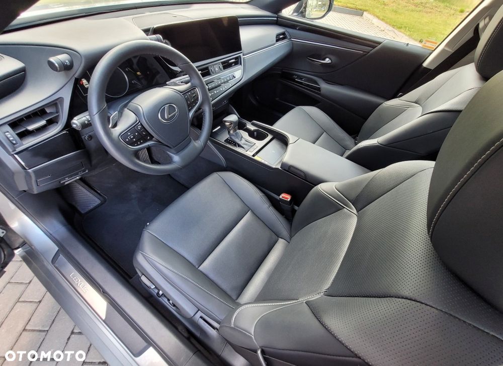 Lexus ES 300h F Sport Design - 10