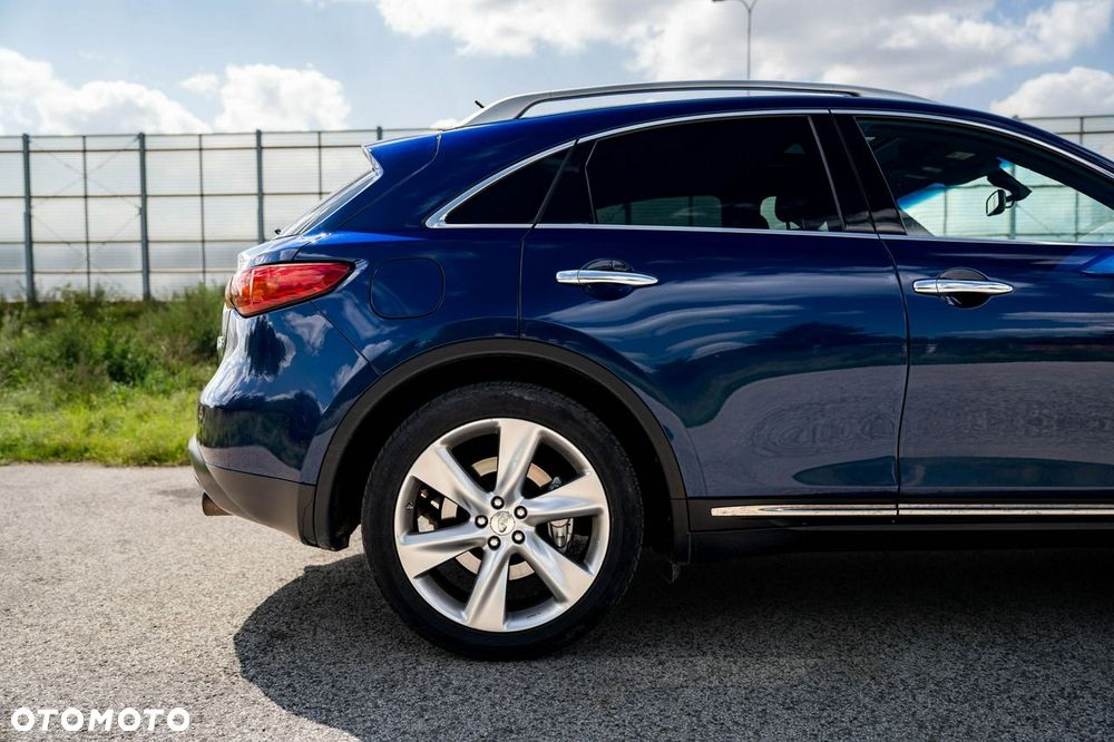 Infiniti QX70 - 8