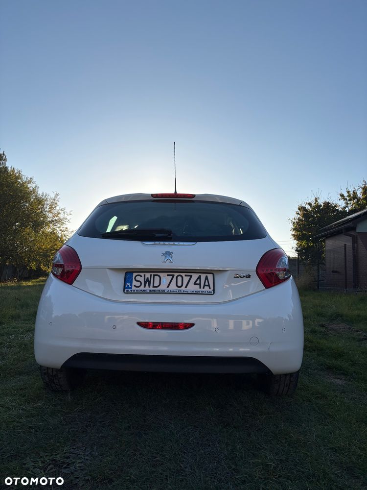 Peugeot 208 2013 photo 3