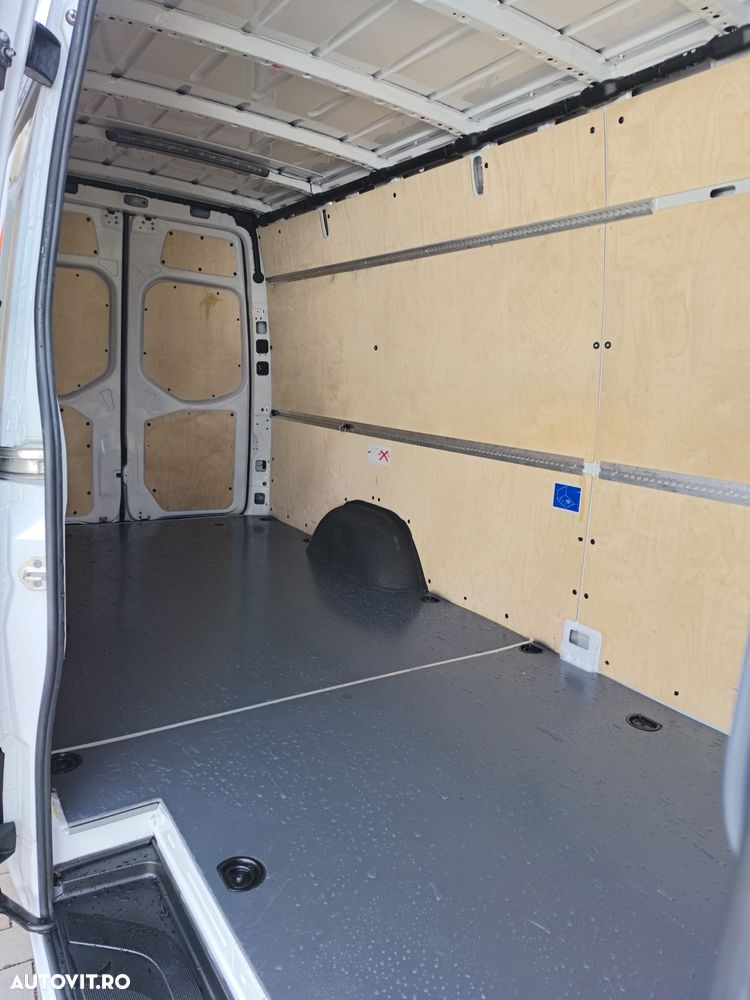 Mercedes-Benz Sprinter - 16