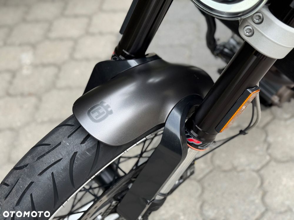 Husqvarna Svartpilen - 26