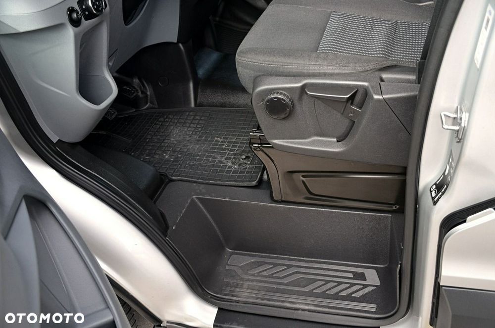 Ford Transit - 13