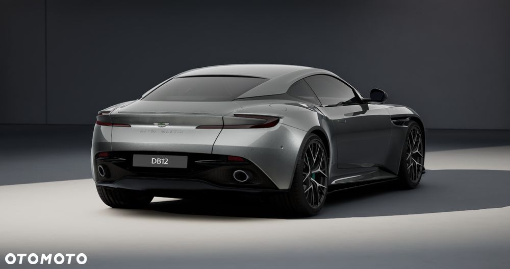 Aston Martin DB12 - 6