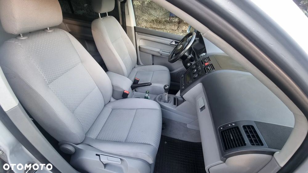 Volkswagen Touran 1.6 FSI - 13