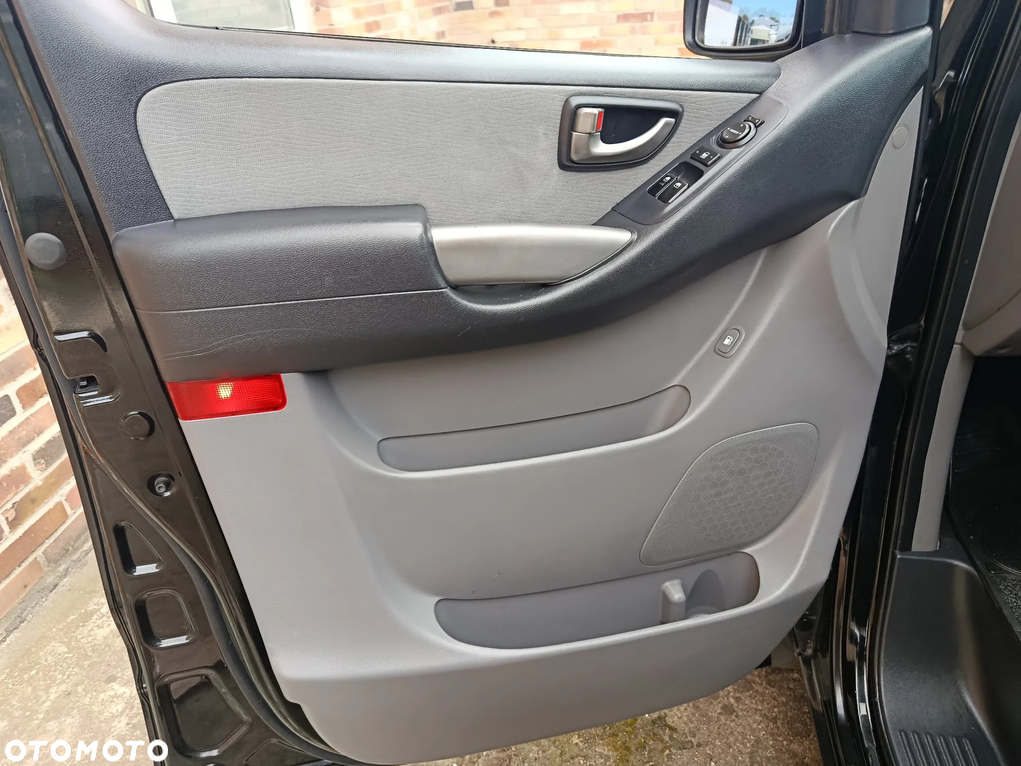 Hyundai H-1 2.5 CRDi Travel Comfort - 17