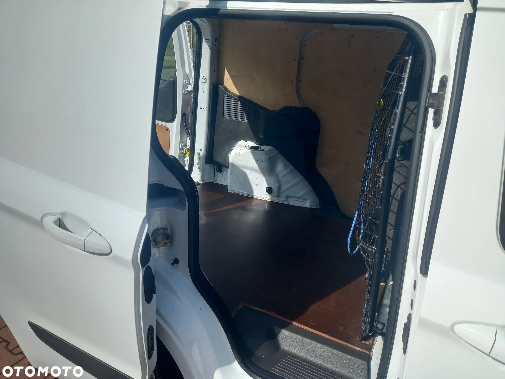 Ford Transit Courier EcoBoost - 7