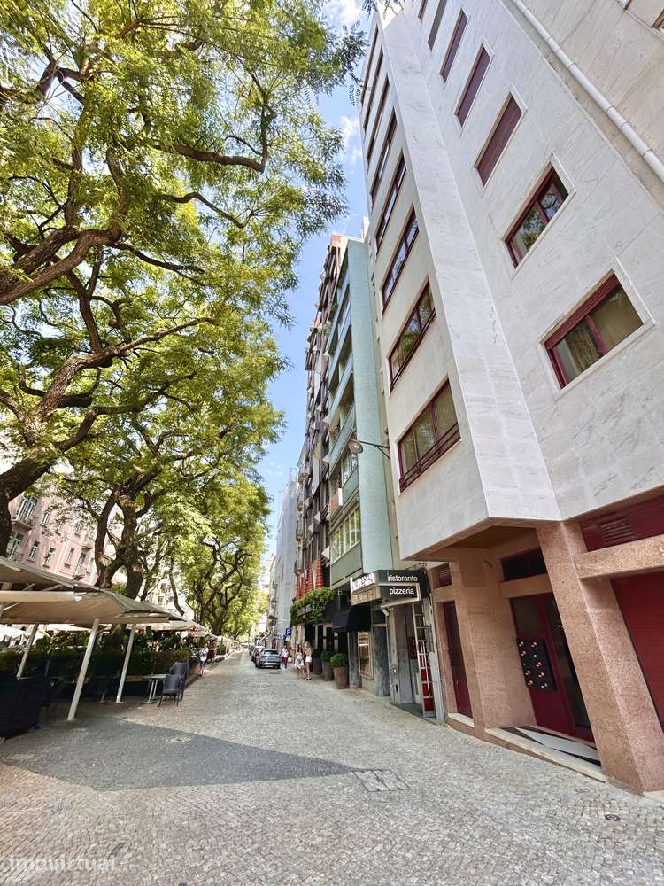 Apartamento T3 na Avenida Conde Valbom, 46 - Grande imagem: 2/20