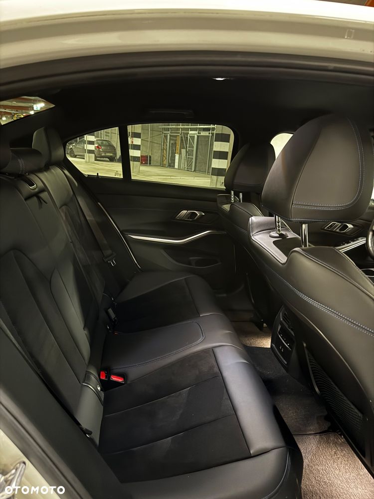 BMW Seria 3 320i M Sport - 11