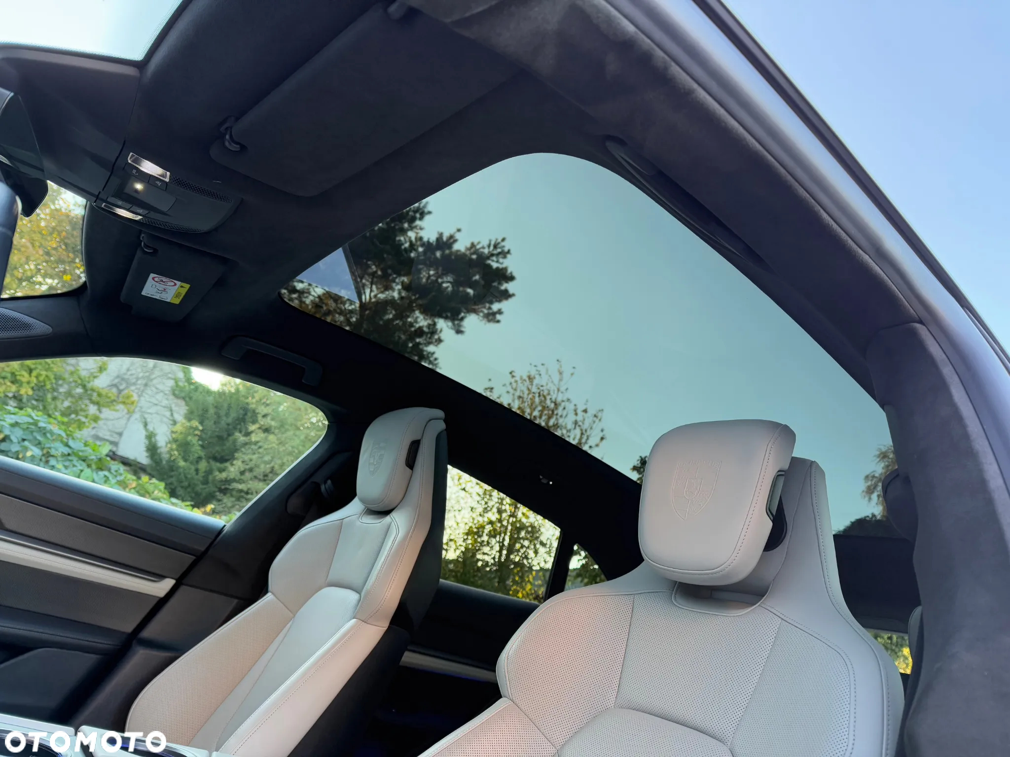 Porsche Taycan Turbo S Cross Turismo - 13