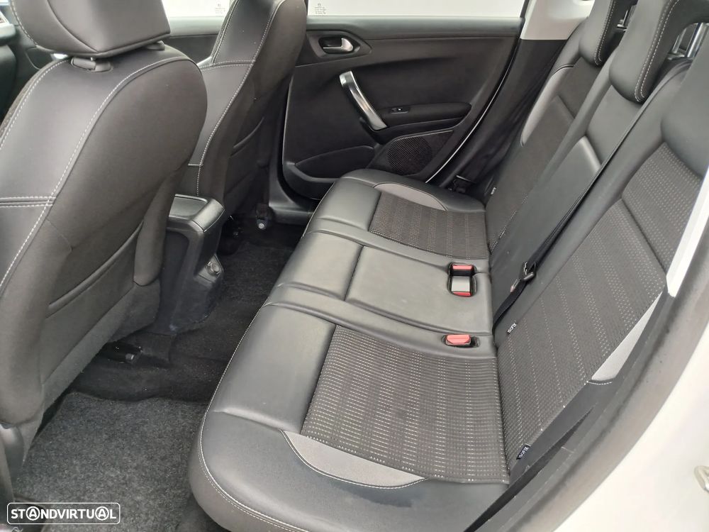 Peugeot 2008 1.2 PureTech Style - 21