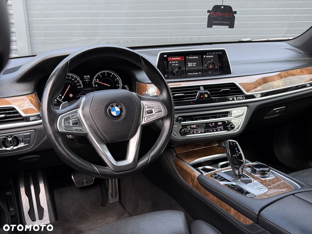 BMW Seria 7 750Li xDrive - 31