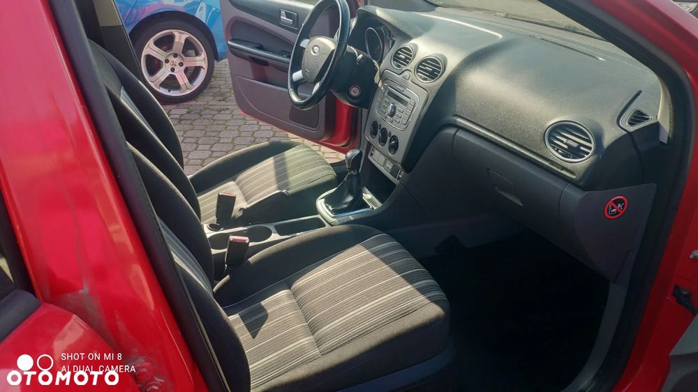 Ford Focus 1.8 Style+ - 9