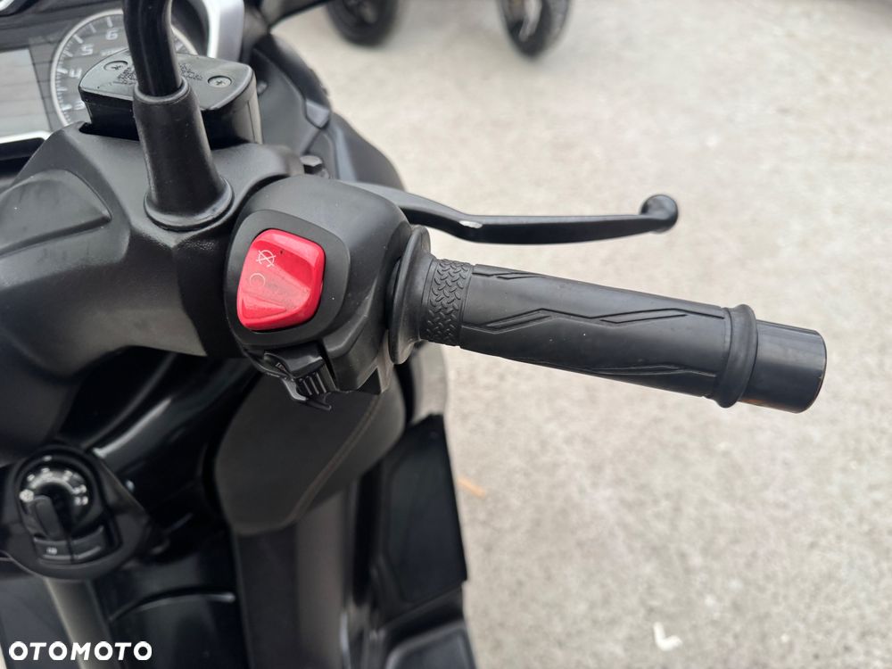Yamaha X-max - 8
