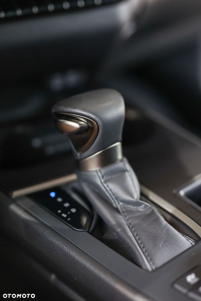 Lexus UX - 35