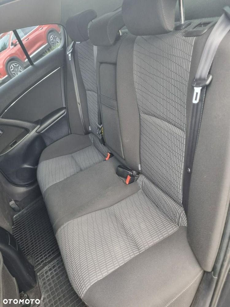 Toyota Avensis - 13