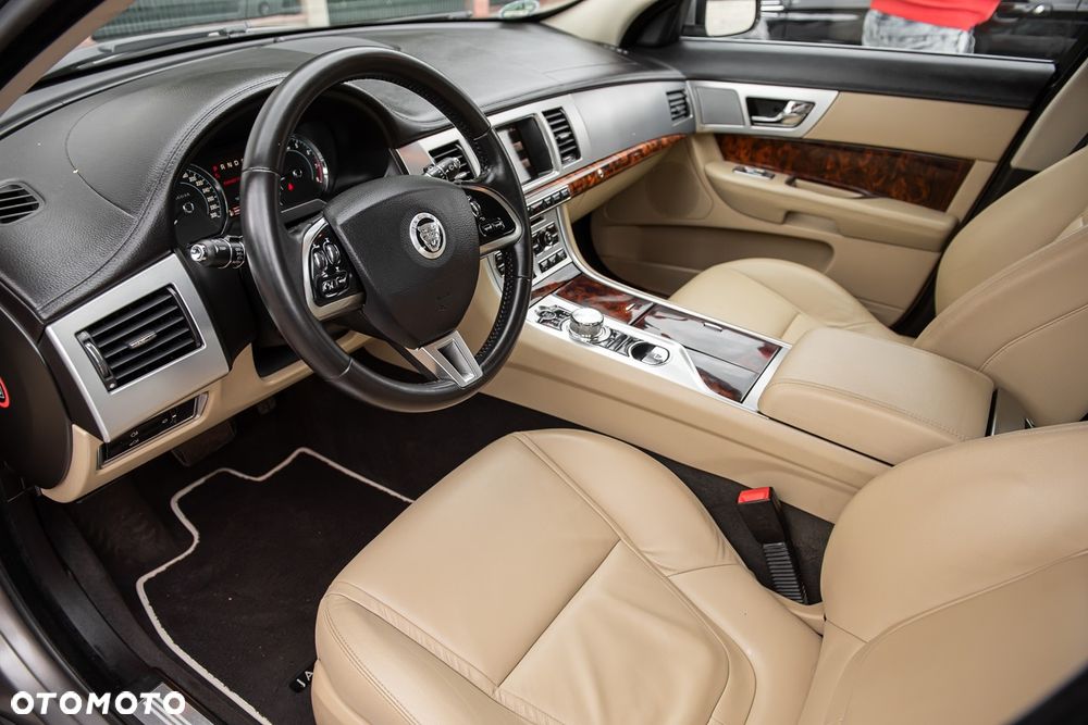 Jaguar XF - 15