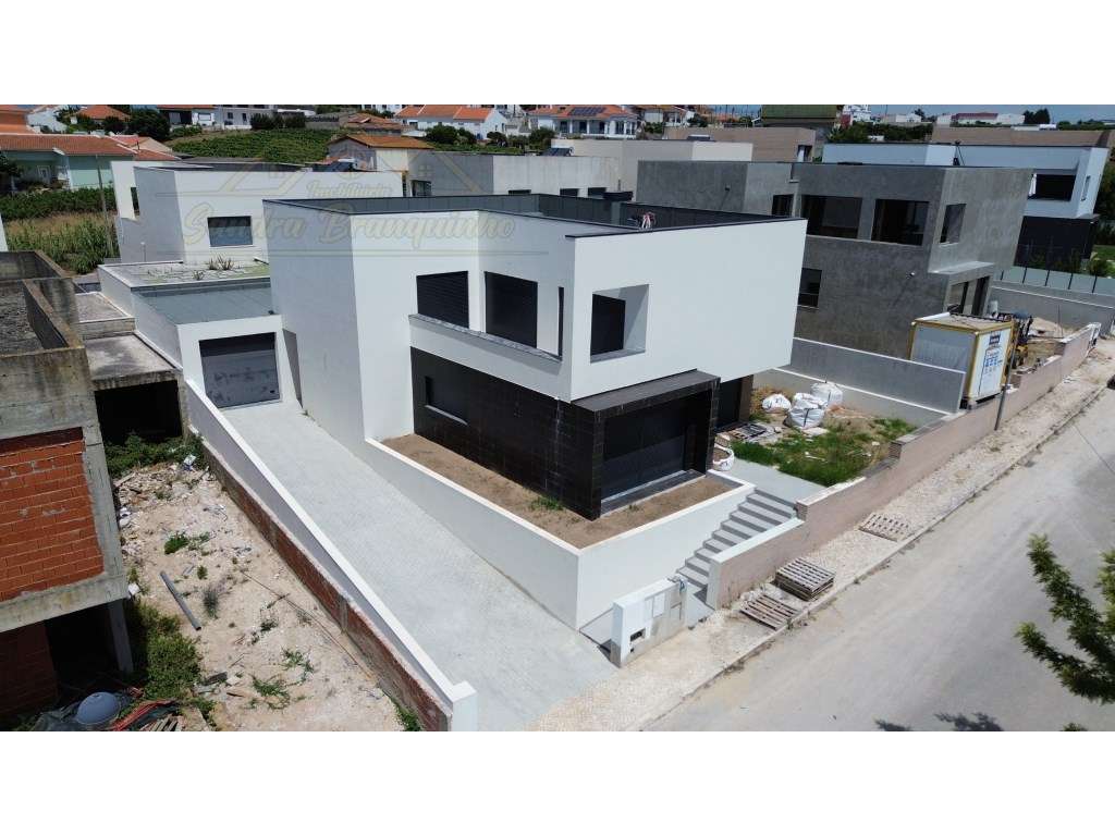 Moradia T5 NOVA com piscina - Grande imagem: 3/60