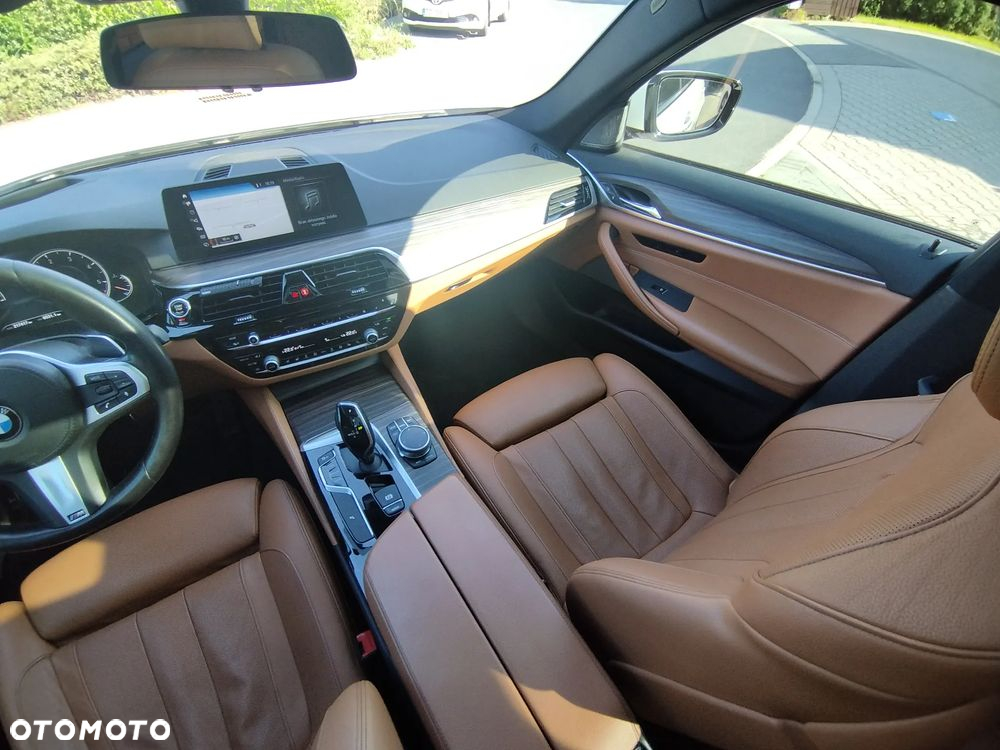 BMW Seria 5 530d xDrive M Sport sport - 32