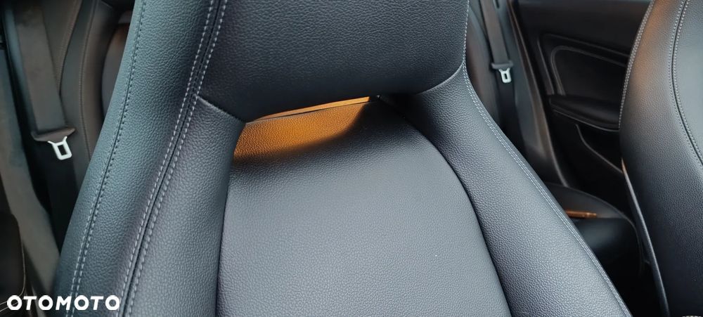 Mercedes-Benz CLA 250 4Matic 7G-DCT - 12
