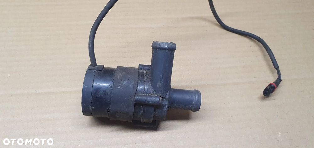 Dodatkowa pompka obiegu wody VW Phaeton - 2