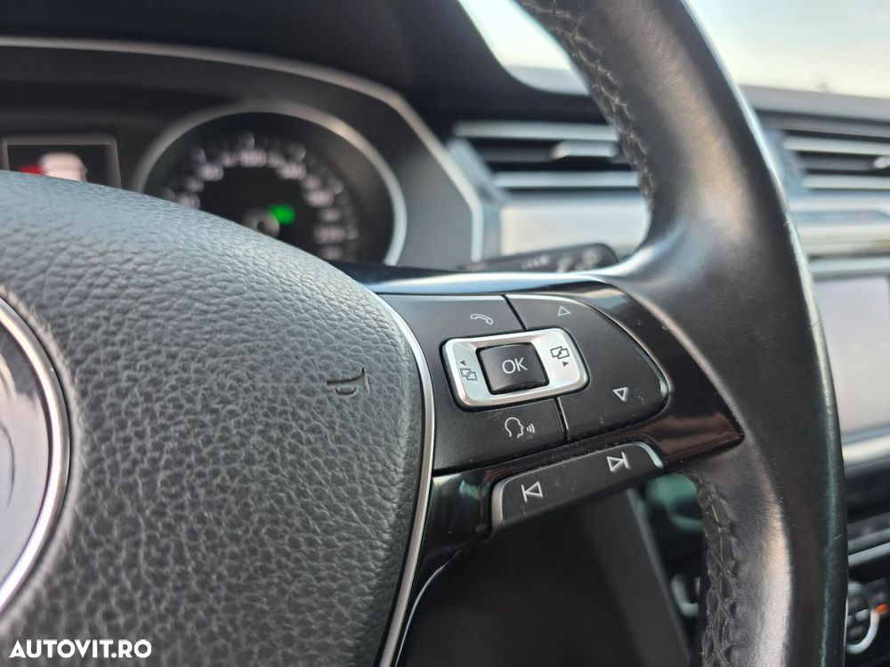 Volkswagen Passat 2.0 TDI SCR DSG Highline - 35