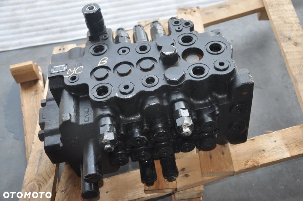 Rozdzielacz hydrauliczny JCB KYB NOWY C0170-41041 - 2