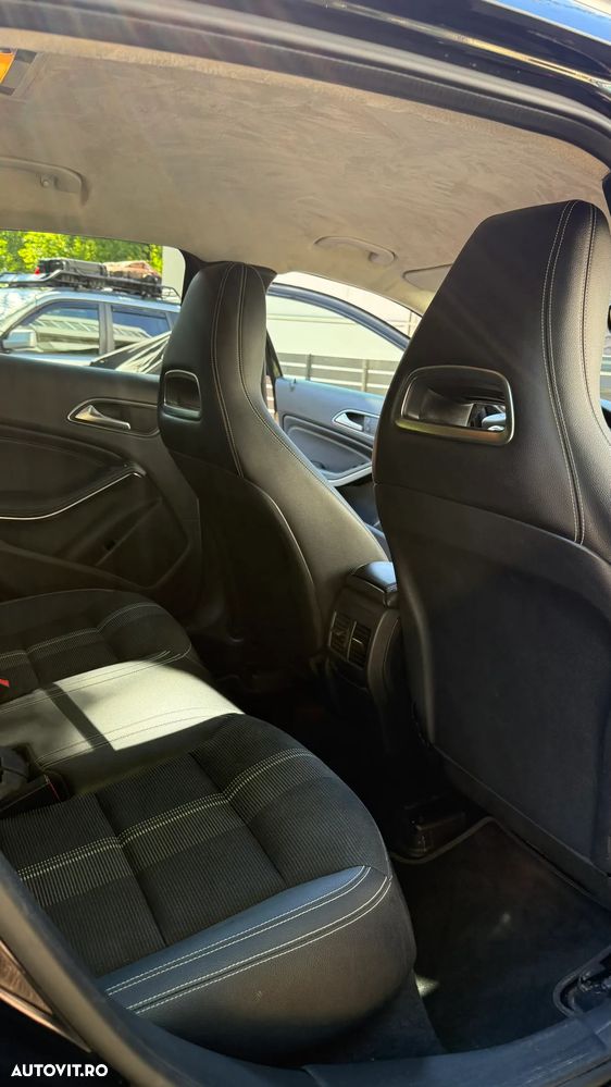Mercedes-Benz GLA 180 7G-DCT StreetStyle - 24