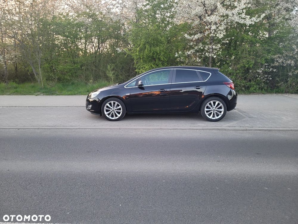 Opel Astra 1.6 Turbo Edition - 1