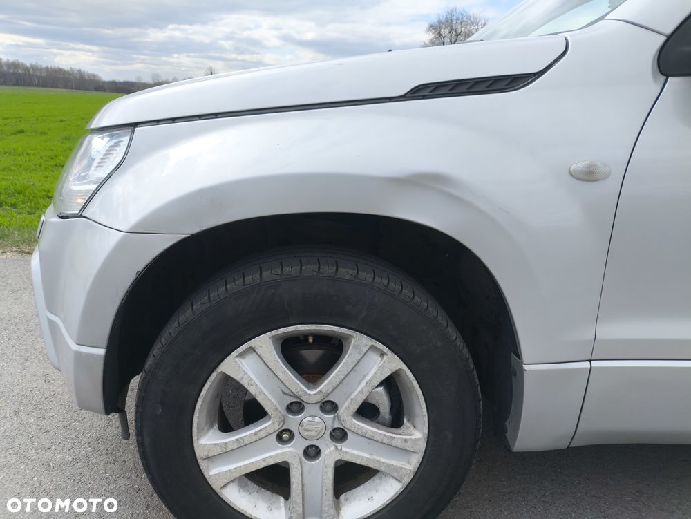 Suzuki Grand Vitara 2.0 Comfort + - 8