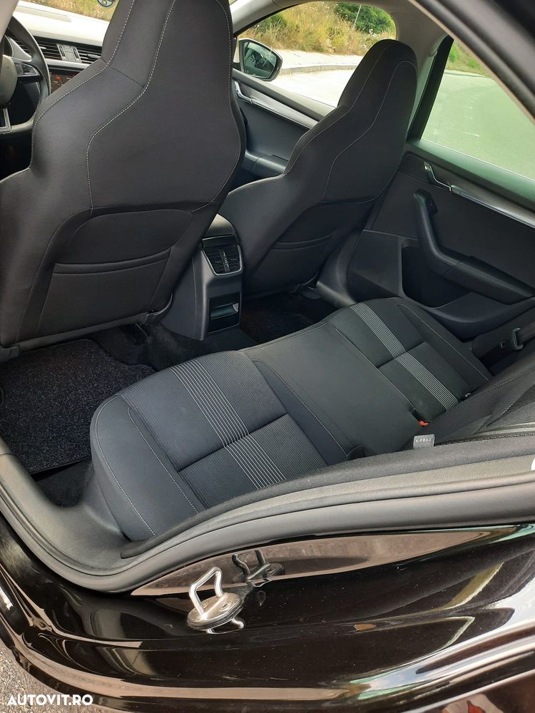 Skoda Octavia 1.6 TDI DSG Style - 6