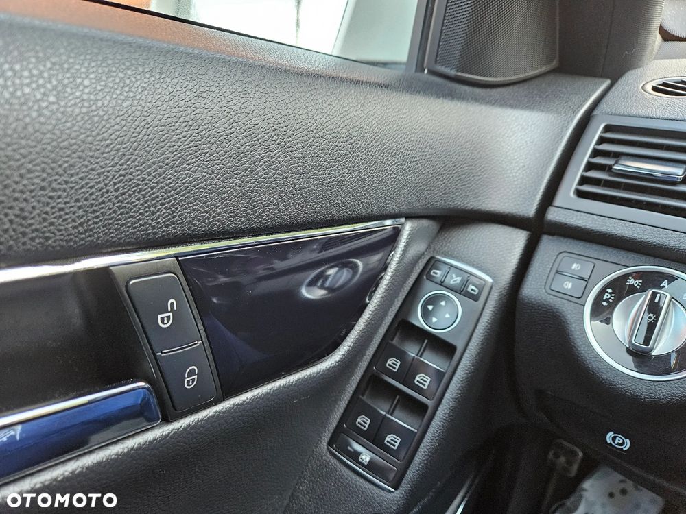 Mercedes-Benz Klasa C 180 CGI BlueEFFICIENCY SPORT EDITION - 17
