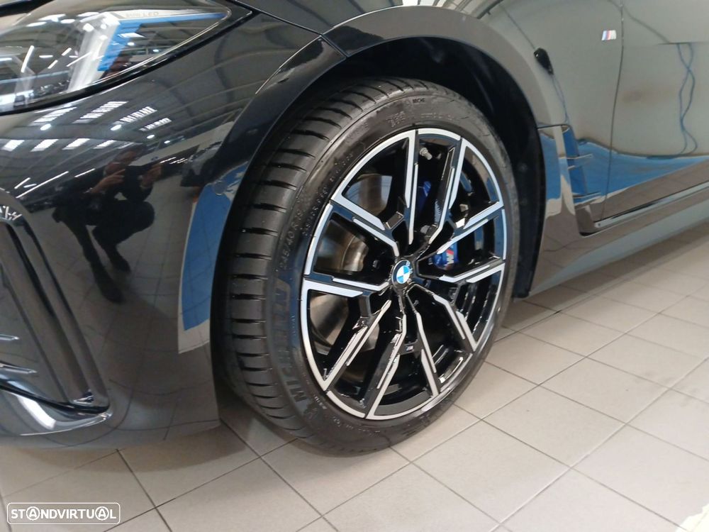 BMW i4 eDrive40 Edição Desportiva M - 4