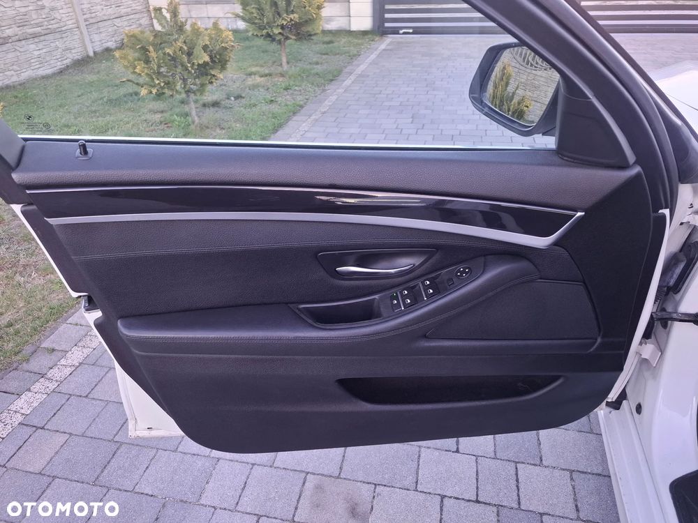 BMW Seria 5 520d - 24