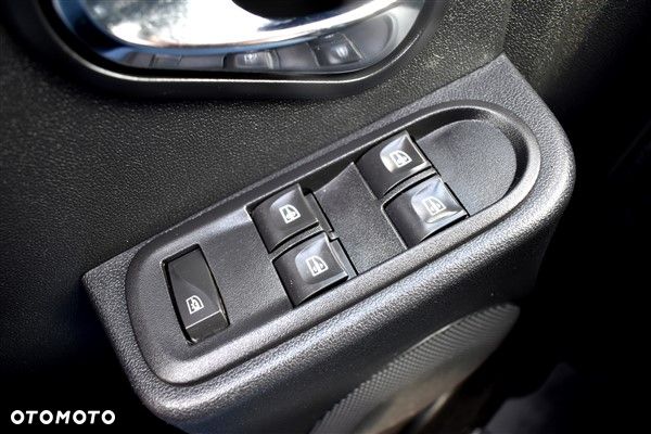 Dacia Duster 1.2 TCe Celebration S&S EU6 - 29