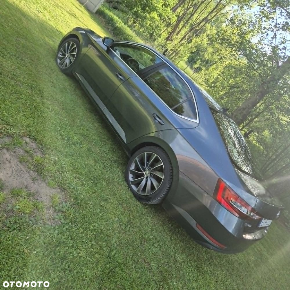Skoda Superb 2.0 TDI L&K DSG - 1