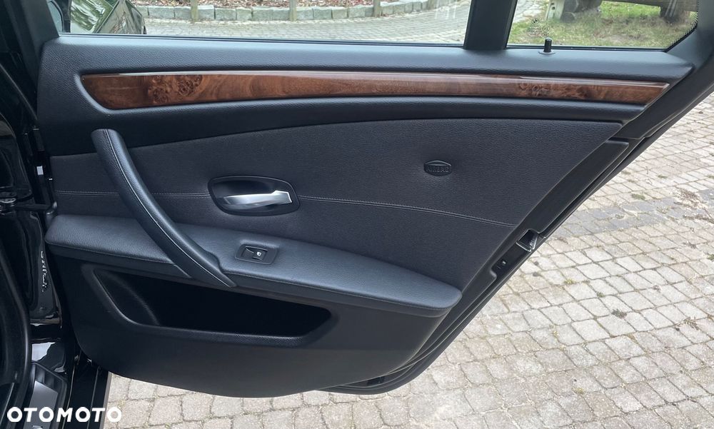 BMW Seria 5 530d - 24