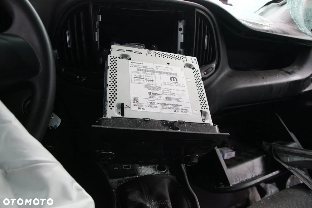 Auto na części - Fiat Doblo II Lift 1.6 Multijet 105 KM 263A8000 C635 249 2021R Silnik Skrzynia Drzwi Błotnik Zderzak Lampa Lusterko Klamka Deska Kokpit Sterownik Moduł Czujnik Licznik Panel Kierownica - 12