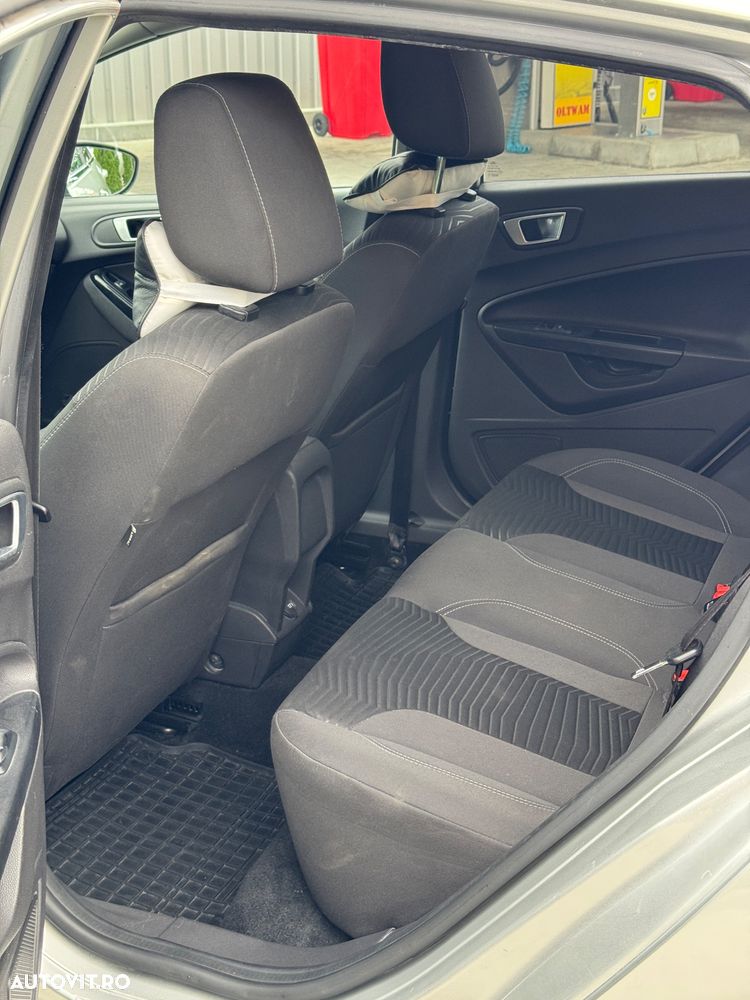 Ford Fiesta - 10